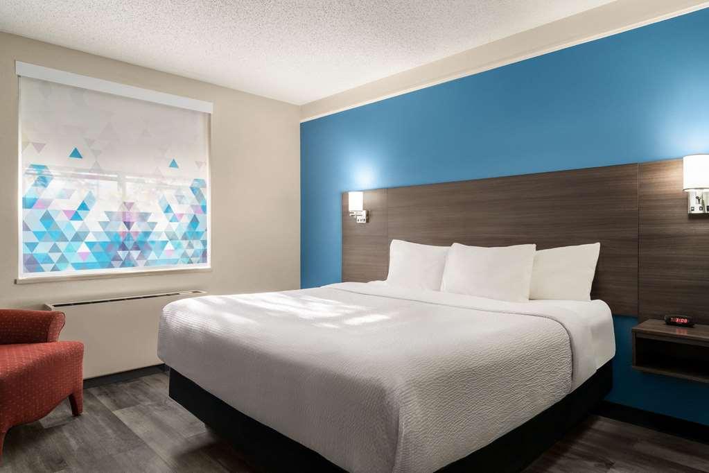 La Quinta By Wyndham Madison American Center Room photo
